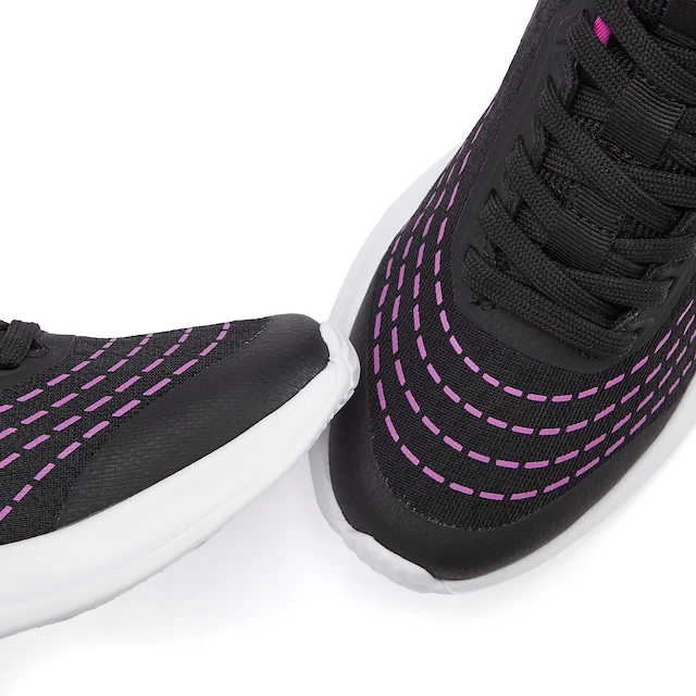 LASCANA Sneaker »Halbschuh, Schnürschuh, Freizeitschuh, Turnschuhe,« aus Textil mit Farbakzenten