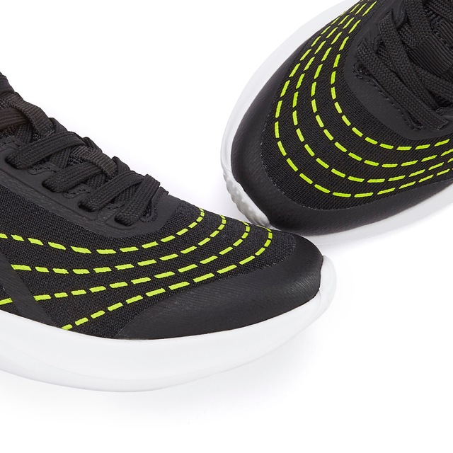 LASCANA Sneaker »Halbschuh, Schnürschuh, Freizeitschuh, Turnschuhe,« aus Textil mit Farbakzenten