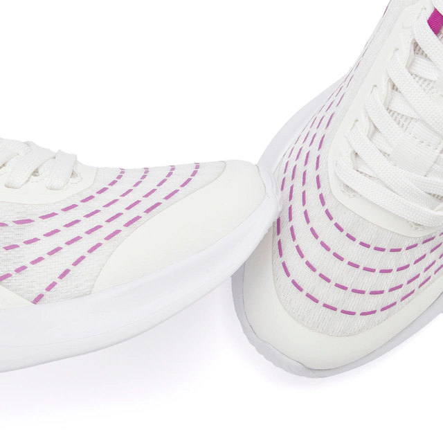 LASCANA Sneaker »Halbschuh, Schnürschuh, Freizeitschuh, Turnschuhe,« aus Textil mit Farbakzenten