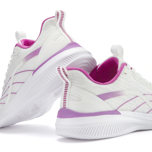LASCANA Sneaker »Halbschuh, Schnürschuh, Freizeitschuh, Turnschuhe,« aus Textil mit Farbakzenten