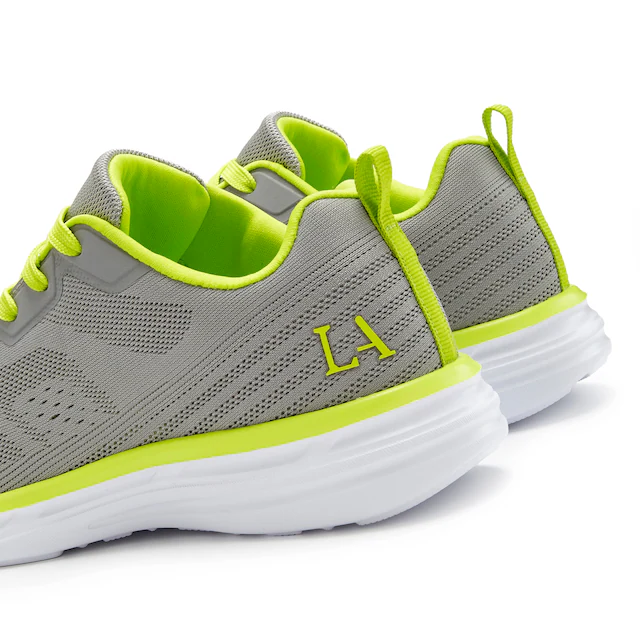 LASCANA Sneaker »Freizeitschuh, Halbschuh, Turnschuhe,« NEU mit farbigen Details im sportiven Look VEGAN