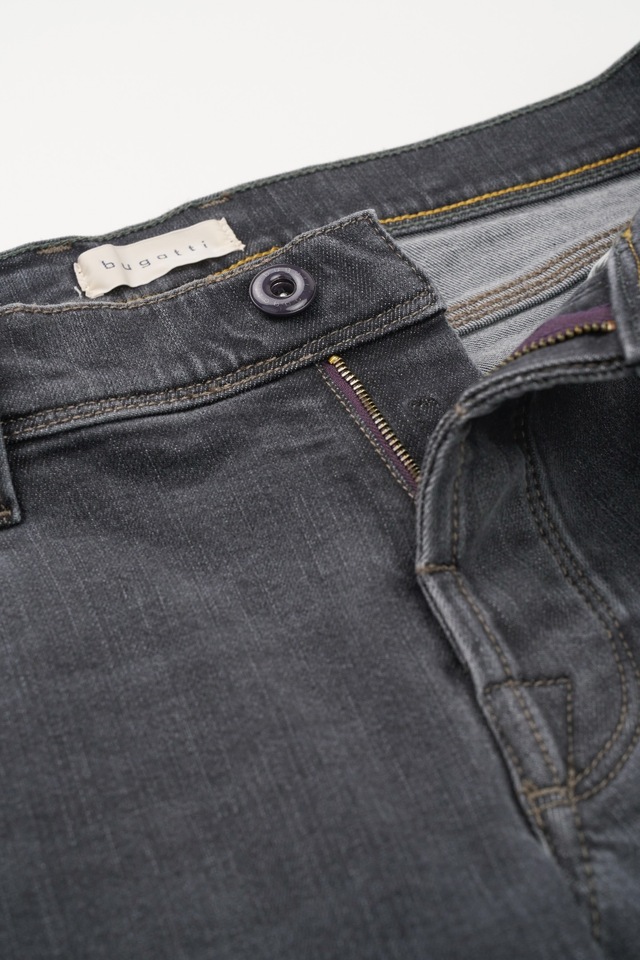 bugatti 5-Pocket-Jeans mit dezenter Waschung