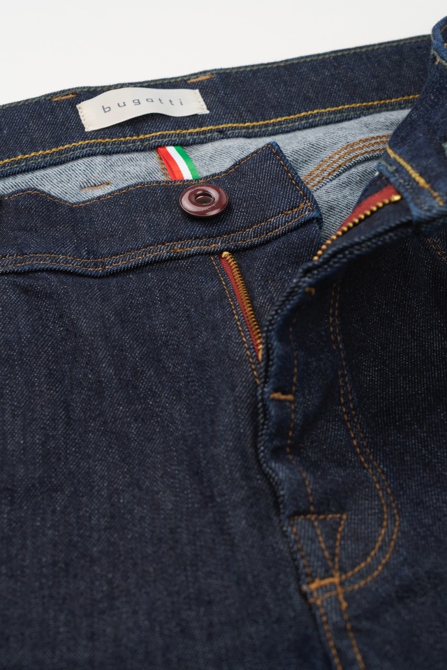 bugatti 5-Pocket-Jeans mit dezenter Waschung