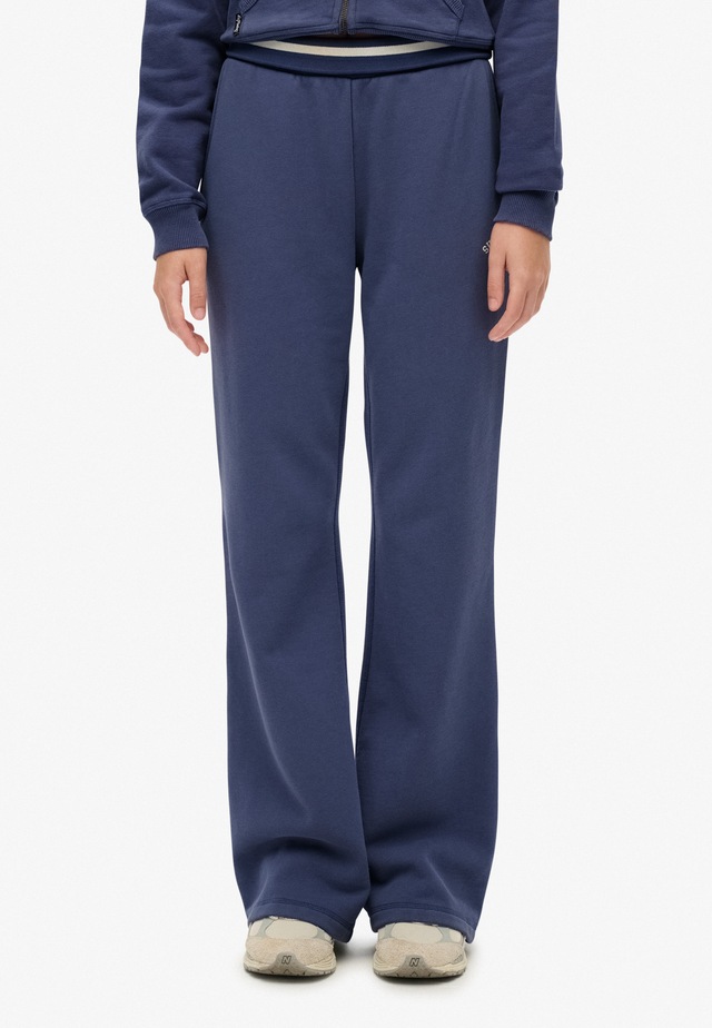 Superdry Sweathose »ESSENTIAL LOGO LR FLARE JOGGER« Slim Fit, aus Baumwollmischung mit Jersey