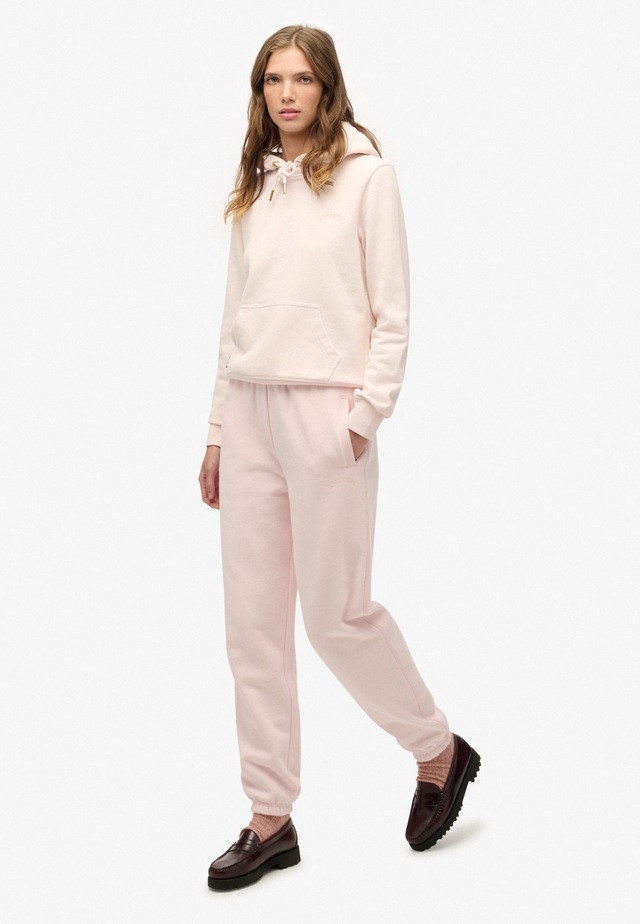 Superdry Sweathose »ESSENTIAL LOGO JOGGER HB« aus Baumwollmischung, lange Passform, mit Kordel und Gummizug