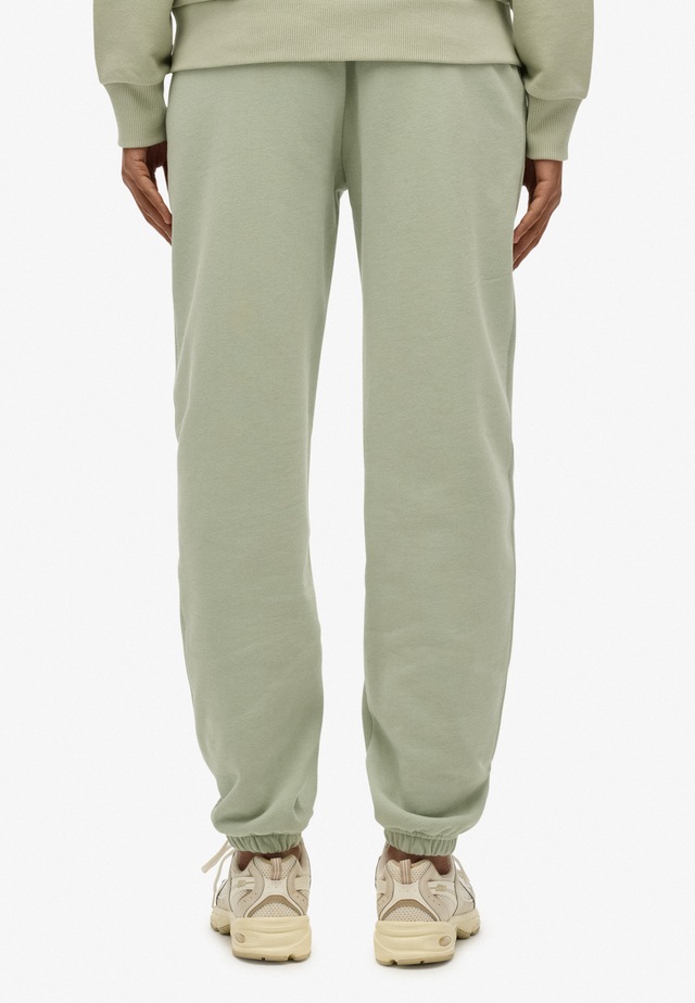 Superdry Sweathose »ESSENTIAL LOGO JOGGER HB« aus Baumwollmischung, lange Passform, mit Kordel und Gummizug