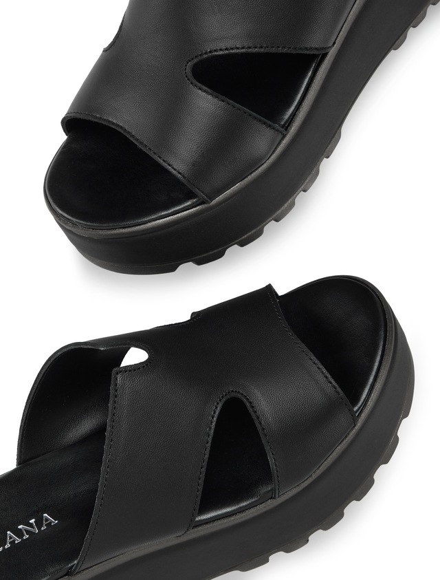 LASCANA Pantolette »Sandale, Sommerschuh, Mule, offener Schuh,« aus Leder mit Keilabsatz