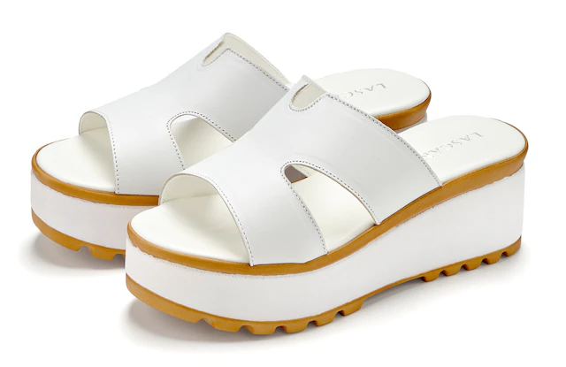 LASCANA Pantolette »Sandale, Sommerschuh, Mule, offener Schuh,« aus Leder mit Keilabsatz