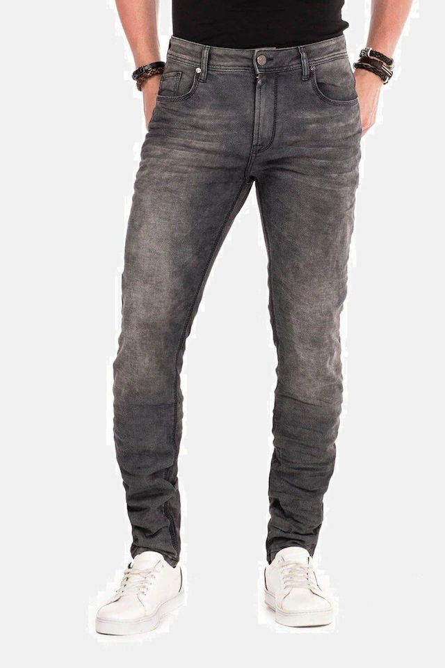 Cipo & Baxx Röhrenjeans »Jeans« mit Elasthanzusatz, CD374