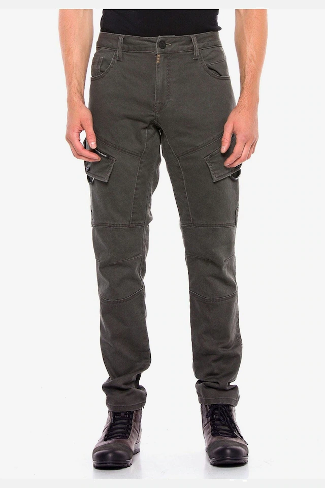 Cipo & Baxx Cargojeans »Jeans« mit schrägen Cargotaschen, CD566
