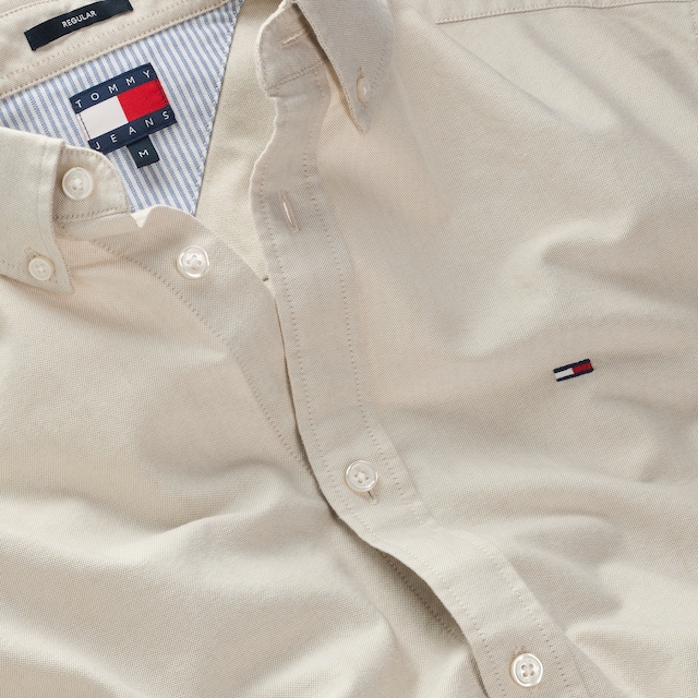 Tommy Jeans Langarmhemd »TJM REGULAR OXFORD« mit Rundhalsausschnitt, Button-down-Kragen