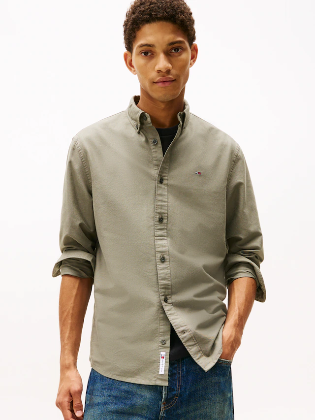 Tommy Jeans Langarmhemd »TJM REGULAR OXFORD« mit Rundhalsausschnitt, Button-down-Kragen
