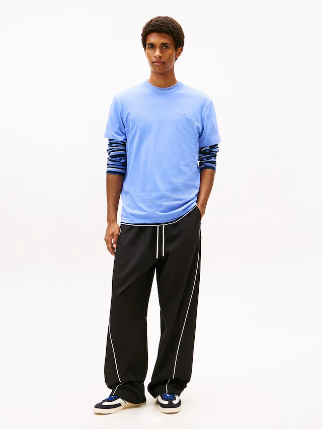 Tommy Jeans T-Shirt »TJM SLIM LINEAR CHEST TEE EXT« Mit Rundhalsausschnitt
