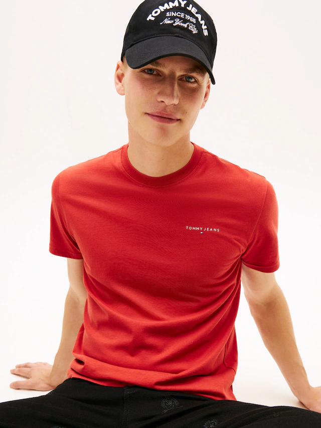 Tommy Jeans T-Shirt »TJM SLIM LINEAR CHEST TEE EXT« Mit Rundhalsausschnitt