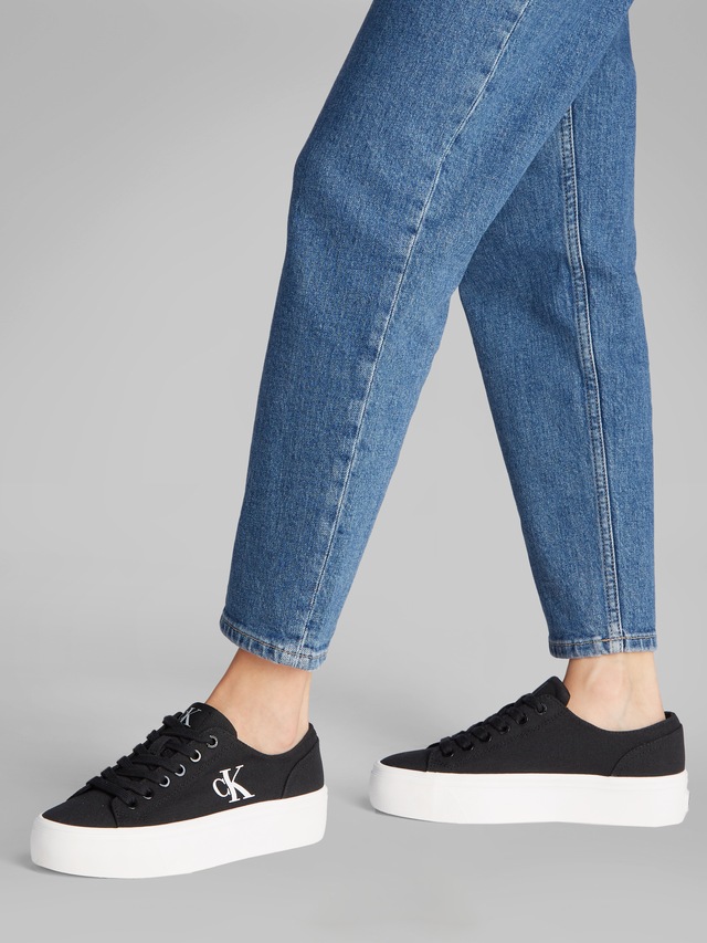 Calvin Klein Jeans Plateausneaker »VULC FLATFORM LOW CV MG« Schnürschuh, Freizeitschuh, Halbschuh mit seitlichem Logo
