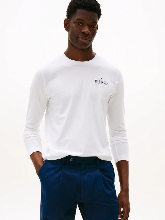 Tommy Hilfiger Longsleeve »HILFIGER STACK LS TEE« Kontrastfarbener Print auf der Brust