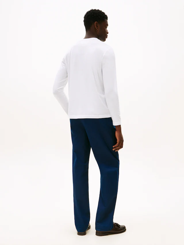 Tommy Hilfiger Longsleeve »HILFIGER STACK LS TEE« Kontrastfarbener Print auf der Brust