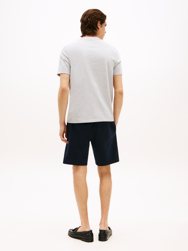Tommy Hilfiger T-Shirt »AMERICANA MONOTYPE FLAG BOX TEE« Mit markanter Stickerei