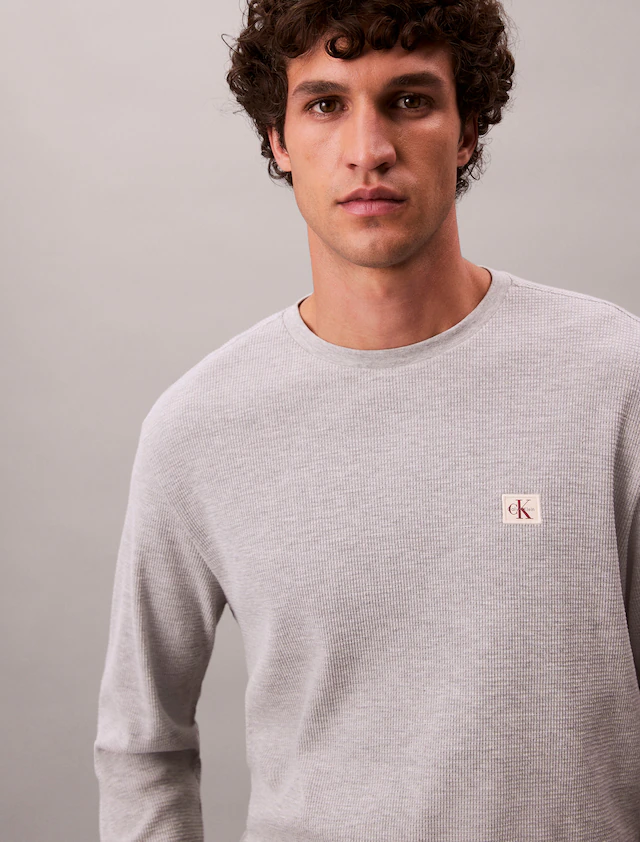 Calvin Klein Jeans Langarmshirt »LS WAFFLE BADGE CREWNK TEE« Mit Rundhalsausschnitt