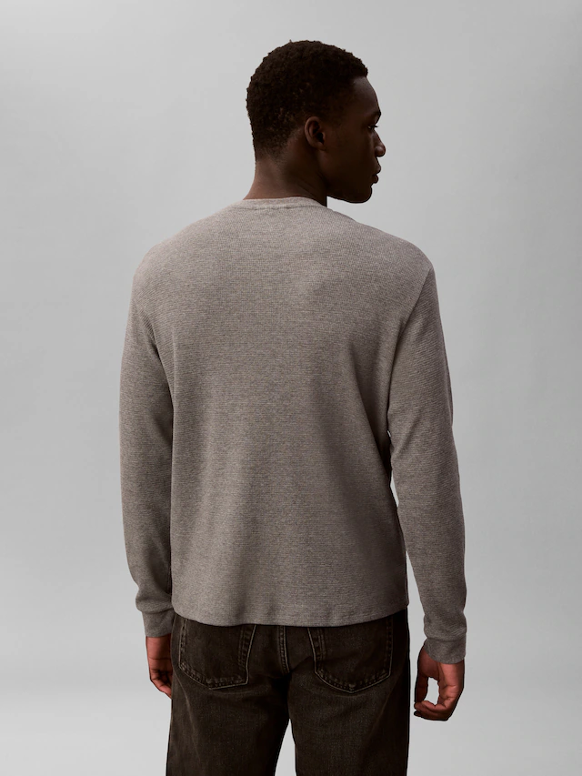 Calvin Klein Jeans Langarmshirt »LS WAFFLE BADGE CREWNK TEE« Mit Rundhalsausschnitt
