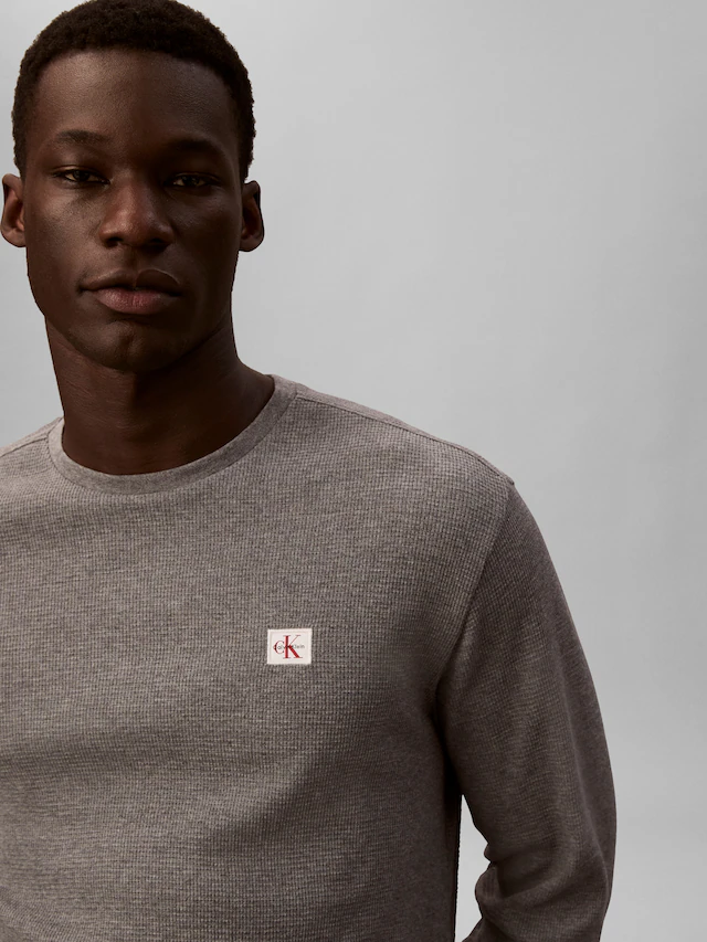 Calvin Klein Jeans Langarmshirt »LS WAFFLE BADGE CREWNK TEE« Mit Rundhalsausschnitt
