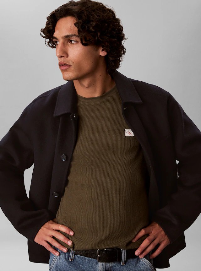 Calvin Klein Jeans Langarmshirt »LS WAFFLE BADGE CREWNK TEE« Mit Rundhalsausschnitt