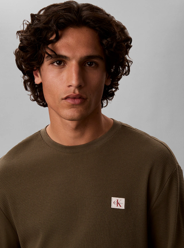 Calvin Klein Jeans Langarmshirt »LS WAFFLE BADGE CREWNK TEE« Mit Rundhalsausschnitt
