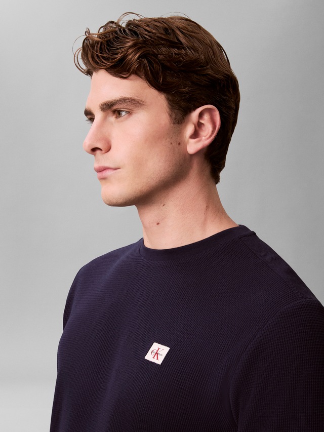 Calvin Klein Jeans Langarmshirt »LS WAFFLE BADGE CREWNK TEE« Mit Rundhalsausschnitt