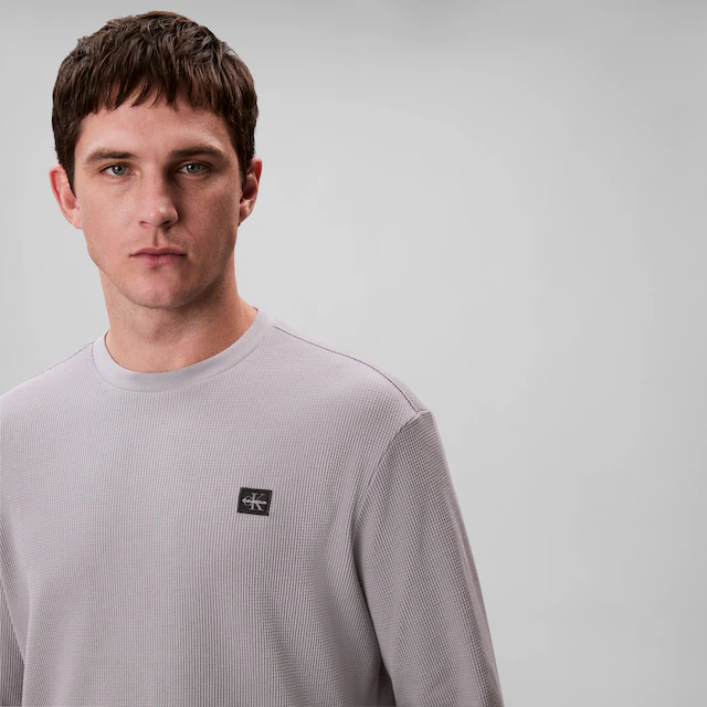Calvin Klein Jeans Langarmshirt »LS WAFFLE BADGE CREWNK TEE« Mit Rundhalsausschnitt
