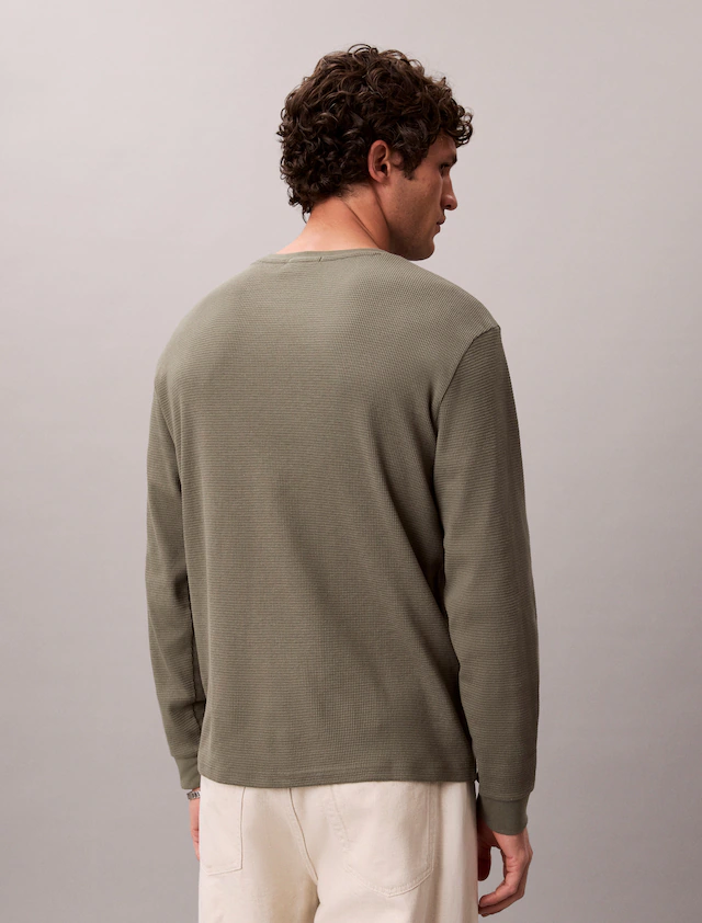 Calvin Klein Jeans Langarmshirt »LS WAFFLE BADGE CREWNK TEE« Mit Rundhalsausschnitt