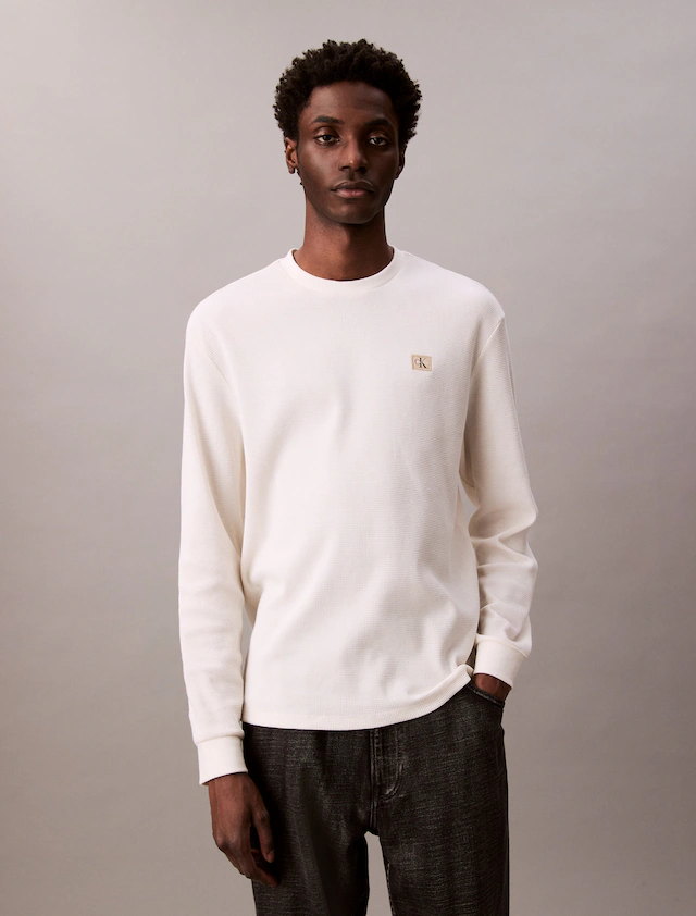 Calvin Klein Jeans Langarmshirt »LS WAFFLE BADGE CREWNK TEE« Mit Rundhalsausschnitt