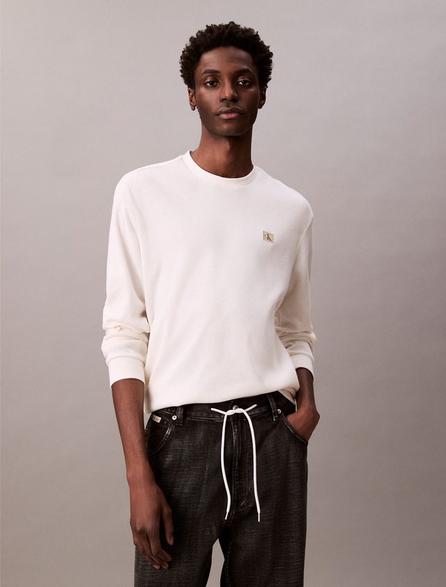 Calvin Klein Jeans Langarmshirt »LS WAFFLE BADGE CREWNK TEE« Mit Rundhalsausschnitt
