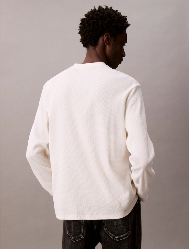 Calvin Klein Jeans Langarmshirt »LS WAFFLE BADGE CREWNK TEE« Mit Rundhalsausschnitt