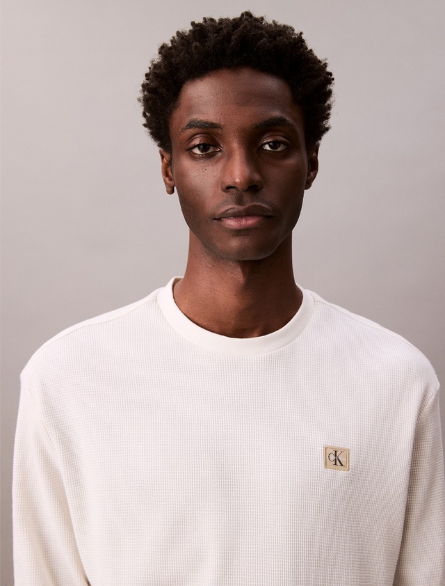 Calvin Klein Jeans Langarmshirt »LS WAFFLE BADGE CREWNK TEE« Mit Rundhalsausschnitt