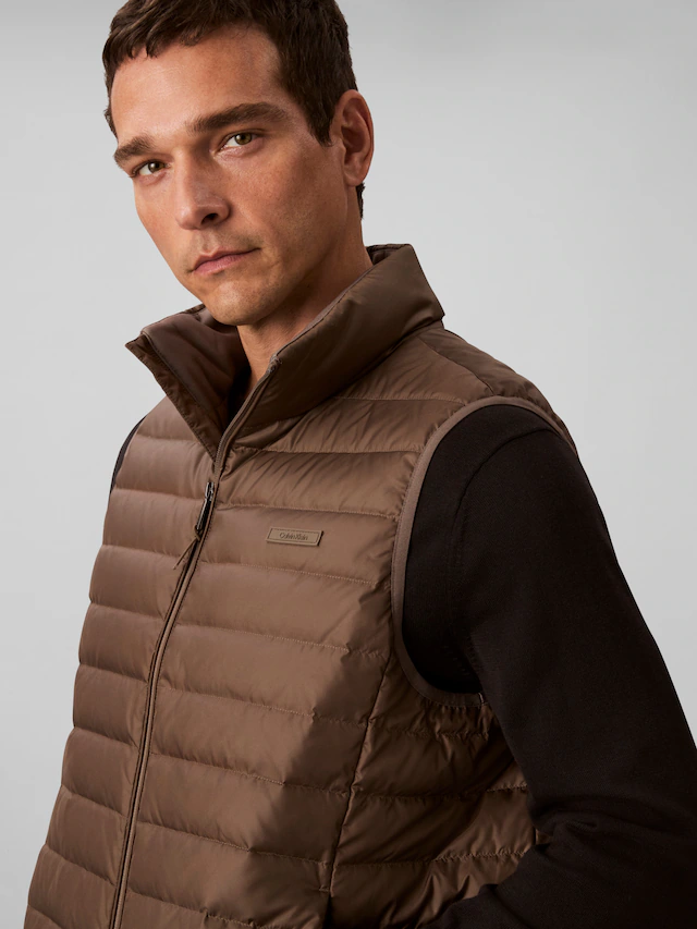 Calvin Klein Steppweste »SLVLSS LT WT NYLON PUFFER VEST« Mit Rundhalsausschnitt