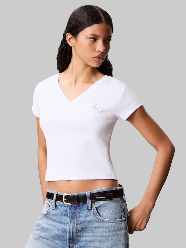 Calvin Klein Jeans »A- SS WOVEN LABEL RIB VNECK TEE« mit gewebtem Label