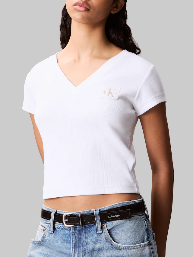 Calvin Klein Jeans »A- SS WOVEN LABEL RIB VNECK TEE« mit gewebtem Label
