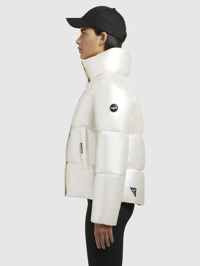 khujo Steppjacke »Rinja Shiny-YM« ohne Kapuze Glänzende kurze Winterjacke für Damen