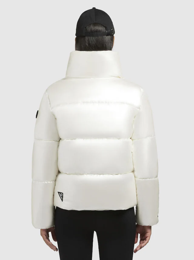 khujo Steppjacke »Rinja Shiny-YM« ohne Kapuze Glänzende kurze Winterjacke für Damen