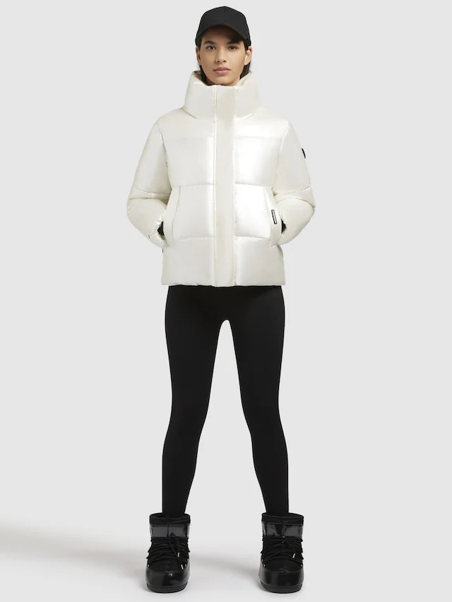 khujo Steppjacke »Rinja Shiny-YM« ohne Kapuze Glänzende kurze Winterjacke für Damen