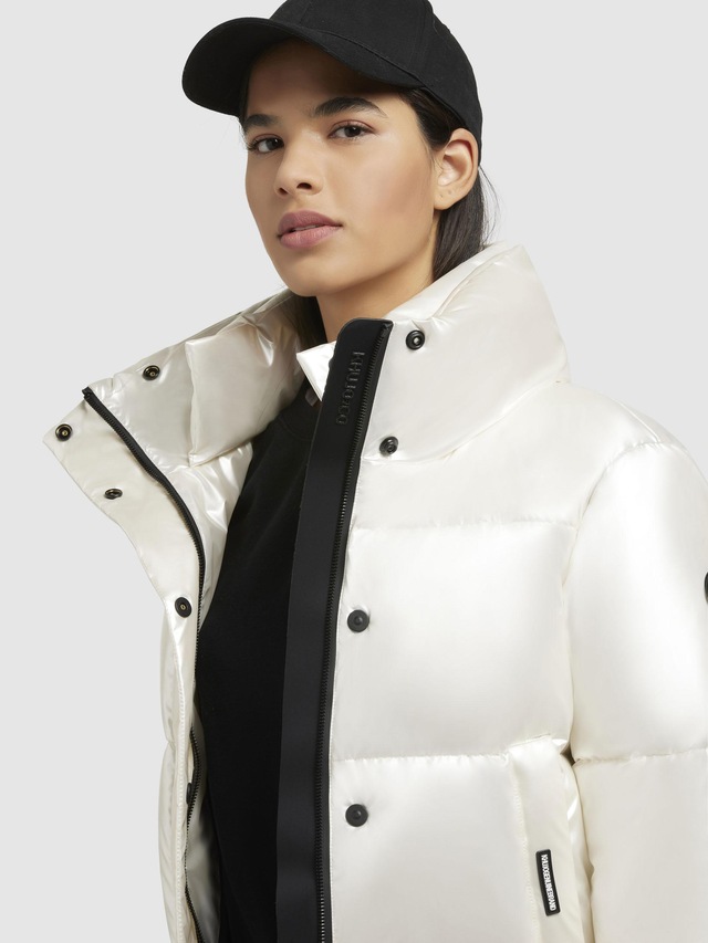 khujo Steppjacke »Rinja Shiny-YM« ohne Kapuze Glänzende kurze Winterjacke für Damen