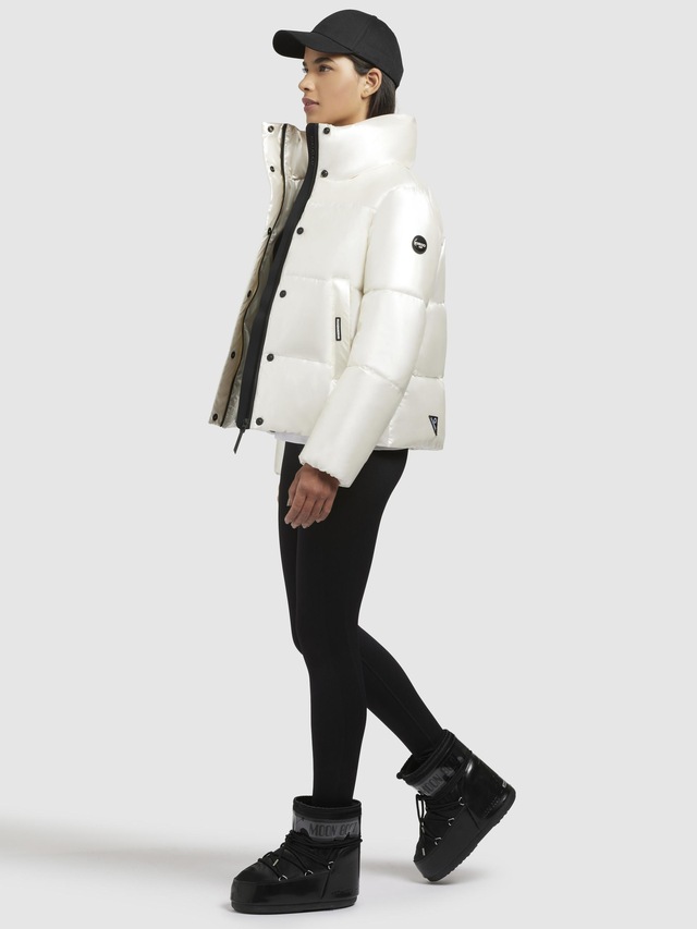 khujo Steppjacke »Rinja Shiny-YM« ohne Kapuze Glänzende kurze Winterjacke für Damen