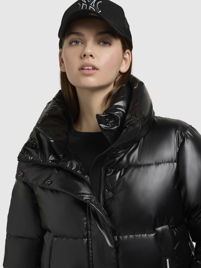 khujo Steppjacke »Rinja Shiny-YM« ohne Kapuze Glänzende kurze Winterjacke für Damen