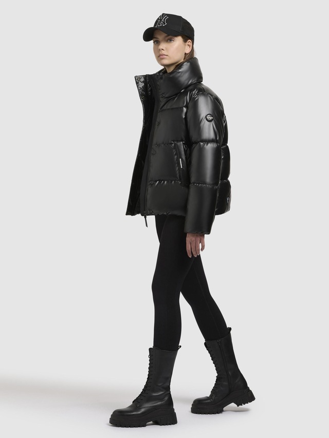 khujo Steppjacke »Rinja Shiny-YM« ohne Kapuze Glänzende kurze Winterjacke für Damen