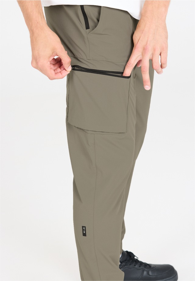 Virtus Sweathose »Ayden« im funktionalen Cargo-Design