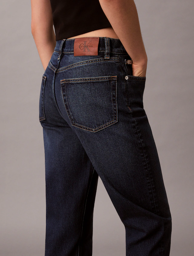 Calvin Klein Jeans Mom-Jeans »NEW MOM JEAN« mit Markenlabel am Bund