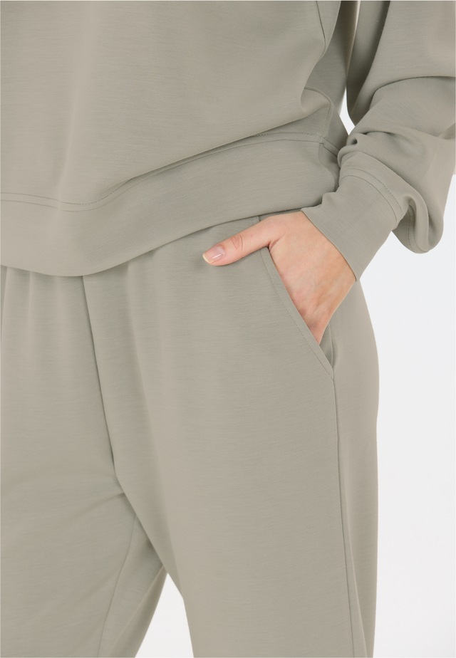 ENDURANCE Sporthose »Jade« aus superweicher Materialmischung