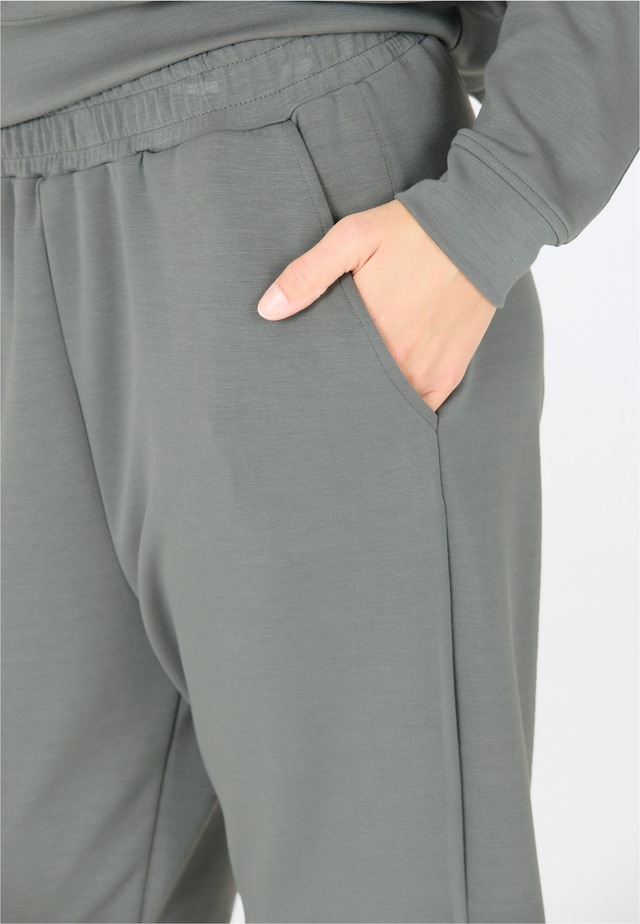 ENDURANCE Sporthose »Jade« aus superweicher Materialmischung