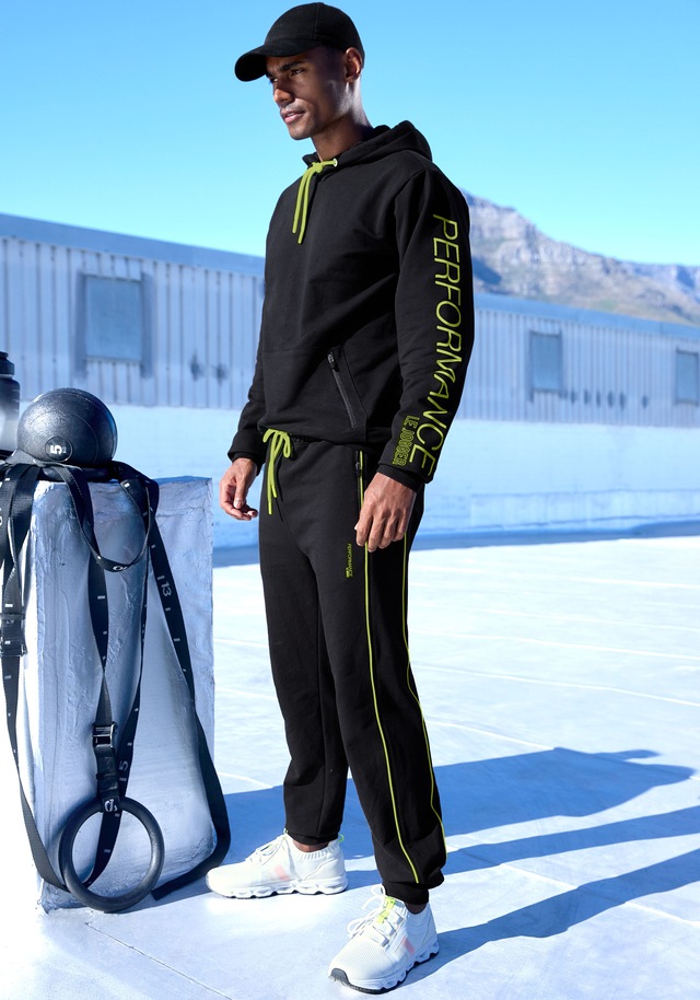 Le Jogger Performance Sporthose mit praktischen Reißverschlusstaschen und Kontrastdetails