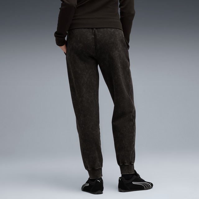 PUMA Trainingshose »ESS ELEVATED COMFORT WASH SWEATPANTS FL CL« für Alltag und Sport, sportlicher Stil, mit Print-Applikationen